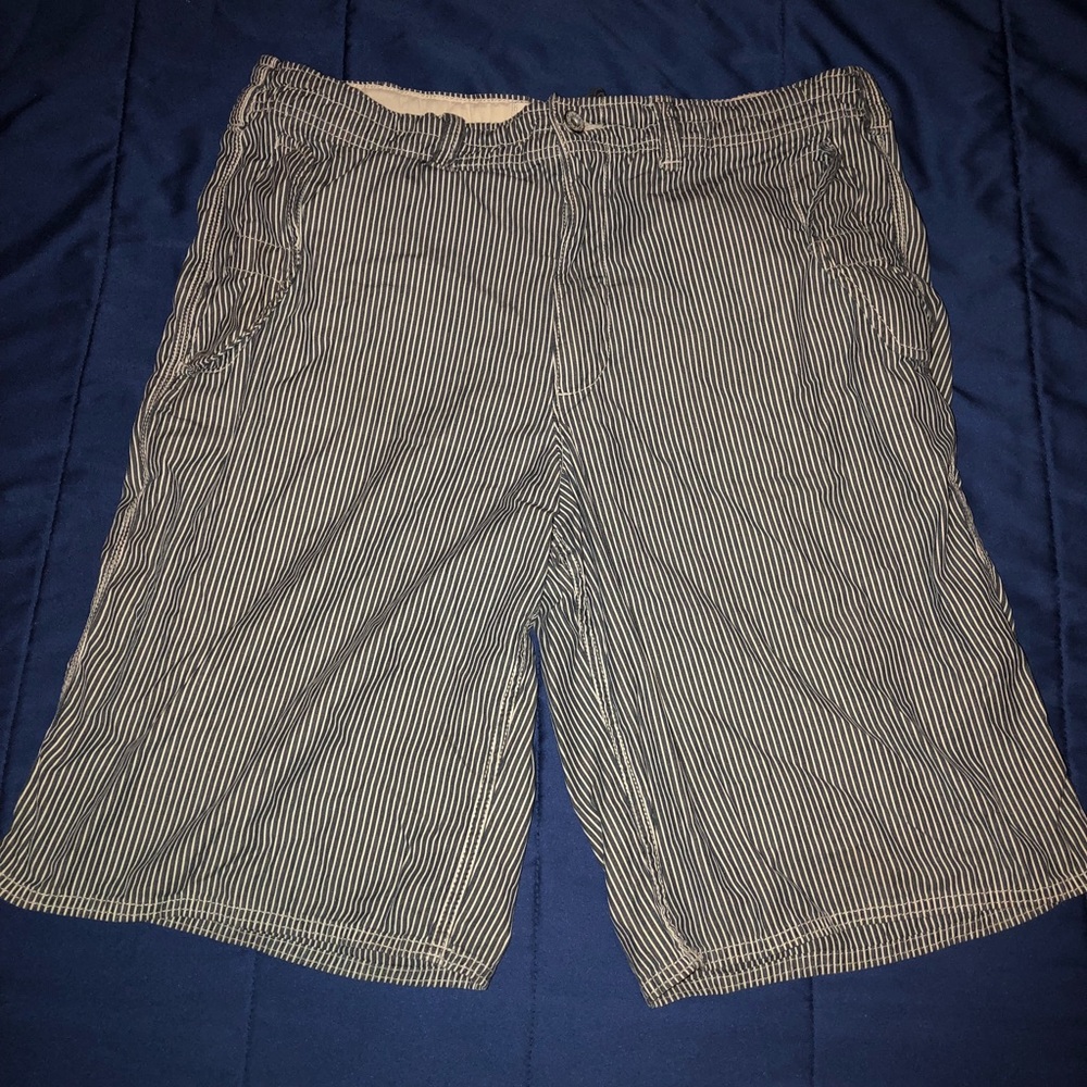 Men’s Old Navy Striped Cargo Shorts
